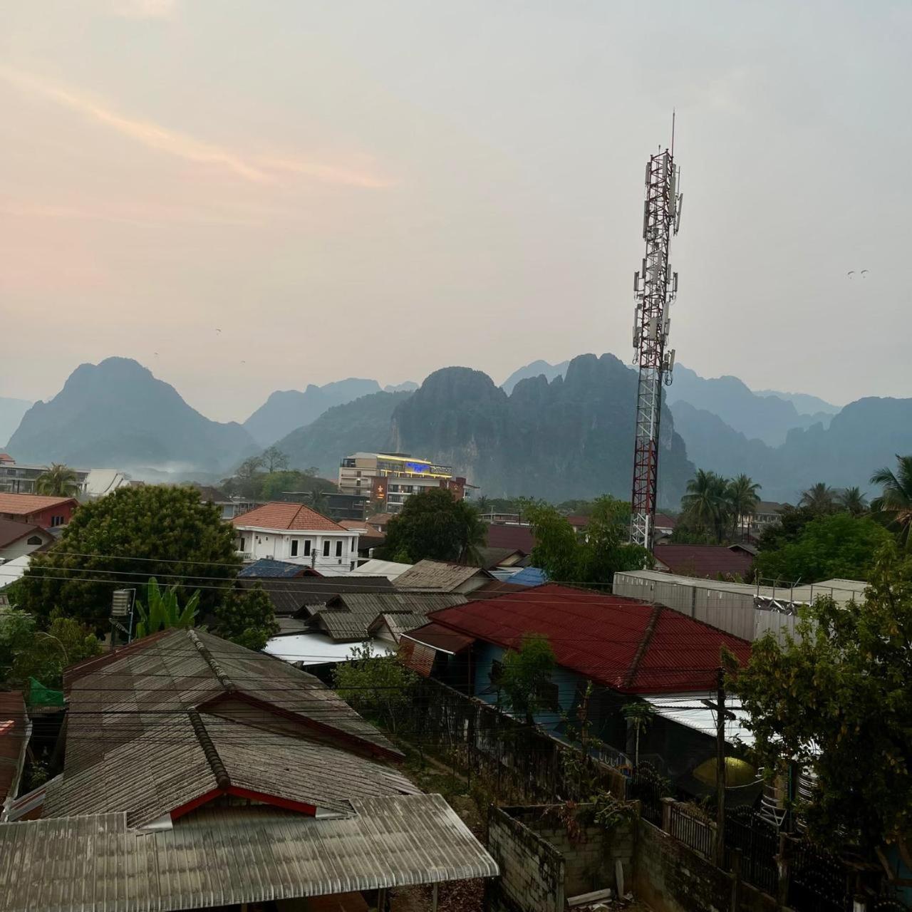 Smile Guesthouse Vangvieng Vang Vieng Ngoại thất bức ảnh