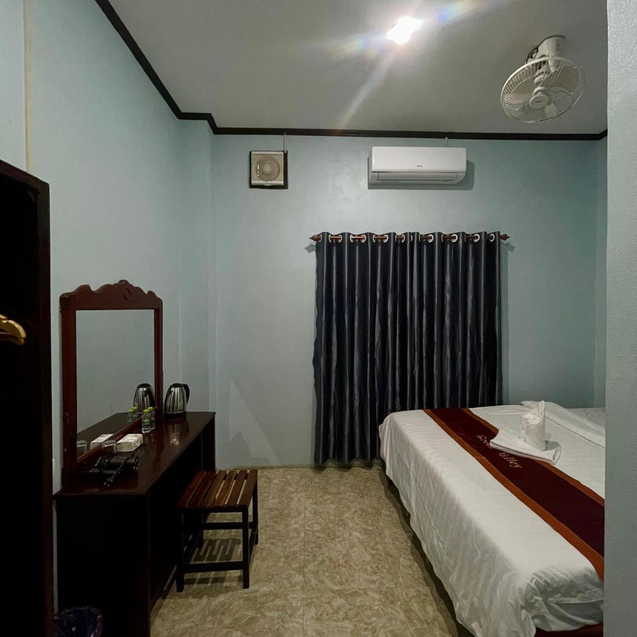Smile Guesthouse Vangvieng Vang Vieng Ngoại thất bức ảnh